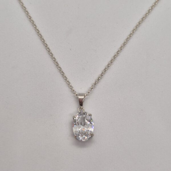 Cadena con zirconia