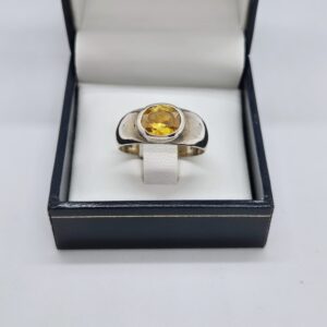 Anillo en plata con piedra