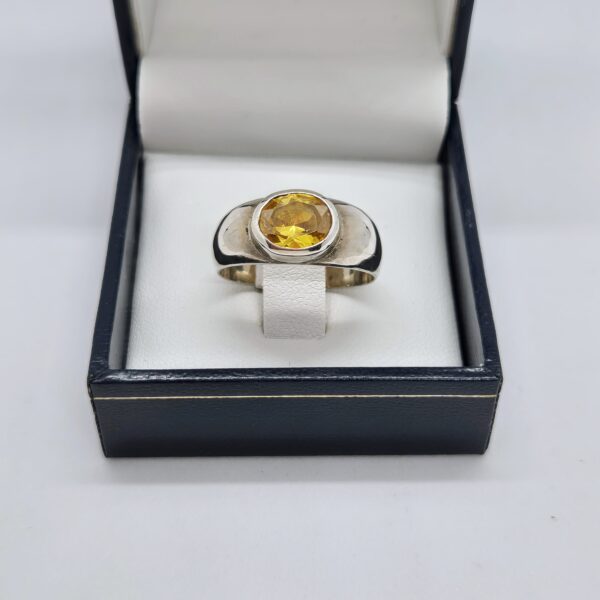 Anillo en plata con piedra