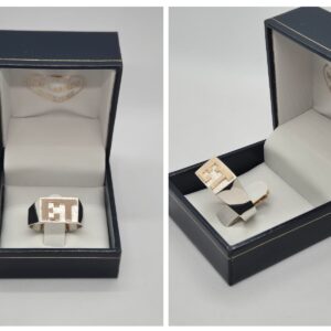 Anillo en plata con letras en oro