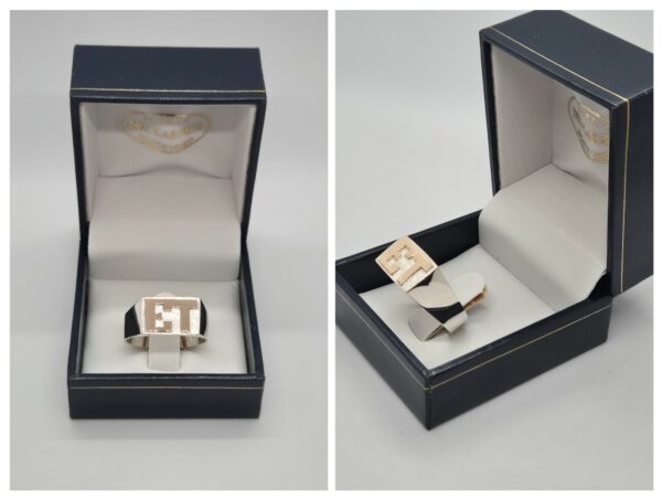 Anillo en plata con letras en oro
