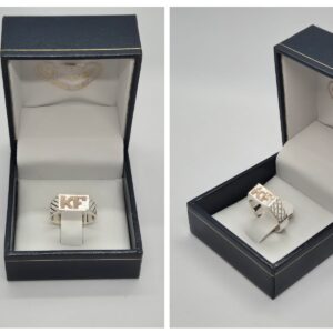 Anillo en plata con letras en oro