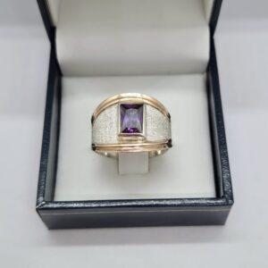 Anillo de Plata 925 con Amatista y apliques en oro10k